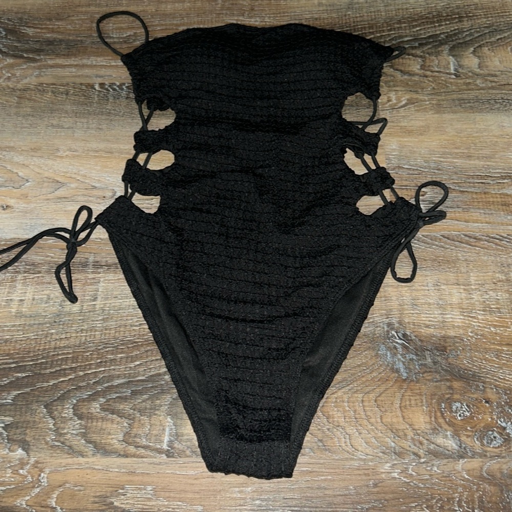 One piece swim suit